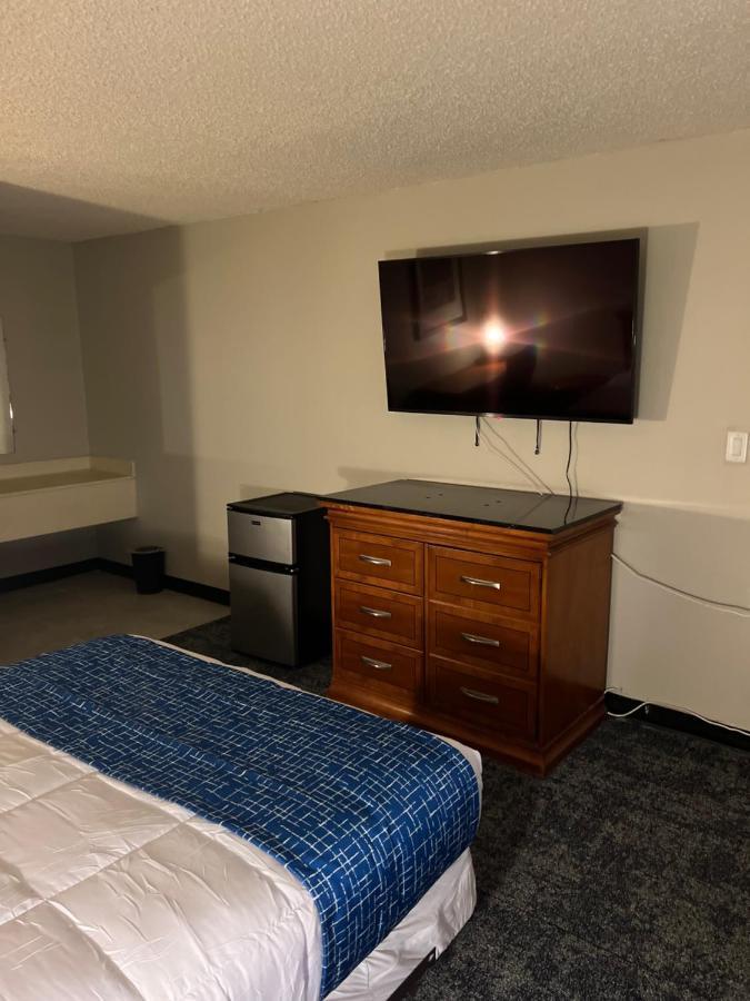 Travelodge By Wyndham Lincoln Northeast Екстер'єр фото