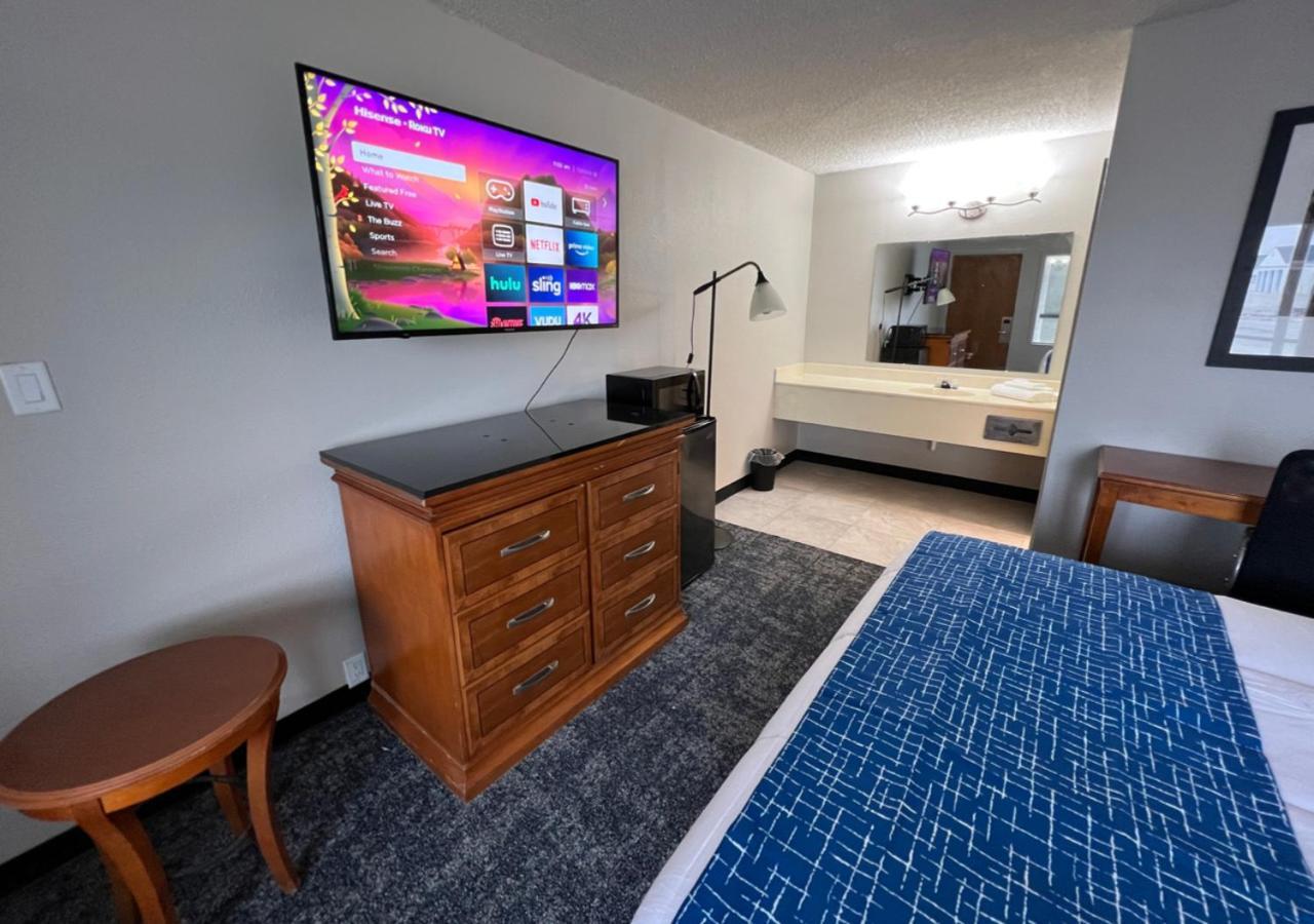 Travelodge By Wyndham Lincoln Northeast Екстер'єр фото