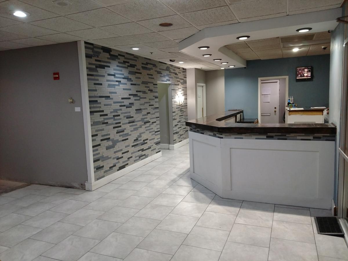 Travelodge By Wyndham Lincoln Northeast Екстер'єр фото